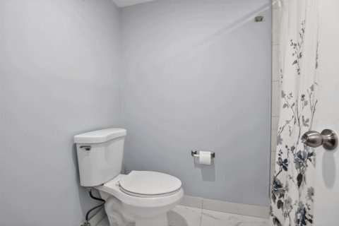Condo in Lauderhill, Florida, 2 bedrooms  № 2184737 - photo 21