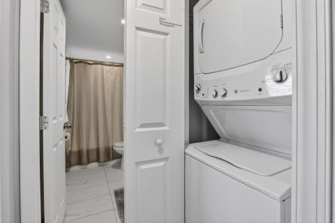 Condo in Lauderhill, Florida, 2 bedrooms  № 2184737 - photo 25