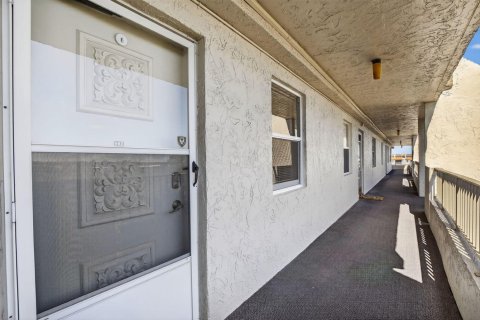 Condo in Lauderhill, Florida, 2 bedrooms  № 2184737 - photo 27