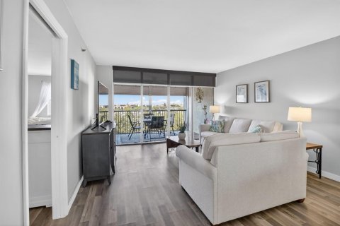 Condo in Lauderhill, Florida, 2 bedrooms  № 2184737 - photo 14
