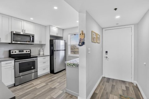 Condo in Lauderhill, Florida, 2 bedrooms  № 2184737 - photo 5
