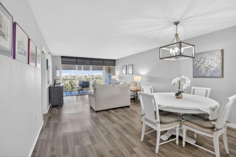 Condo in Lauderhill, Florida, 2 bedrooms  № 2184737 - photo 11