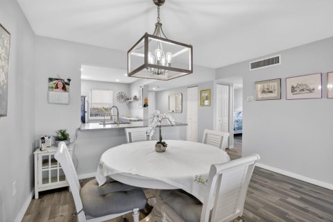 Condo in Lauderhill, Florida, 2 bedrooms  № 2184737 - photo 9