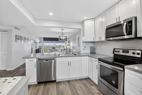Condo in Lauderhill, Florida, 2 bedrooms  № 2184737 - photo 7