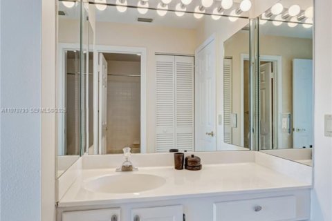 Купить виллу или дом в Палм-Бич-Гарденс, Флорида 3 спальни, 199.37м2, № 2044598 - фото 26