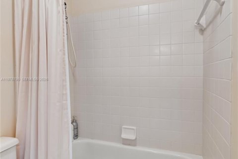 Купить виллу или дом в Палм-Бич-Гарденс, Флорида 3 спальни, 199.37м2, № 2044598 - фото 29