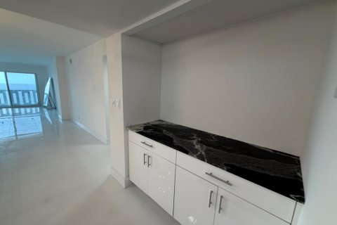 Condo in Pompano Beach, Florida, 2 bedrooms № 2428458 - photo 26