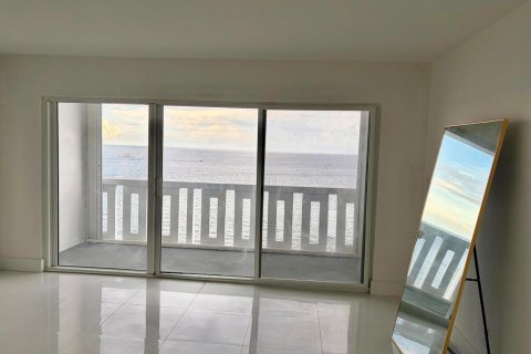 Condo in Pompano Beach, Florida, 2 bedrooms № 2428458 - photo 20