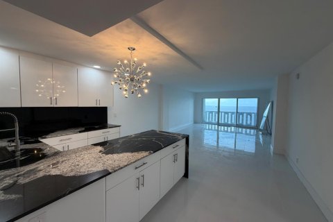 Condo in Pompano Beach, Florida, 2 bedrooms № 2428458 - photo 10