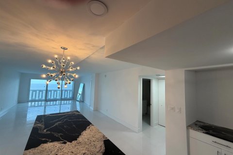 Condo in Pompano Beach, Florida, 2 bedrooms № 2428458 - photo 9