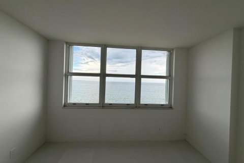 Condo in Pompano Beach, Florida, 2 bedrooms № 2428458 - photo 30