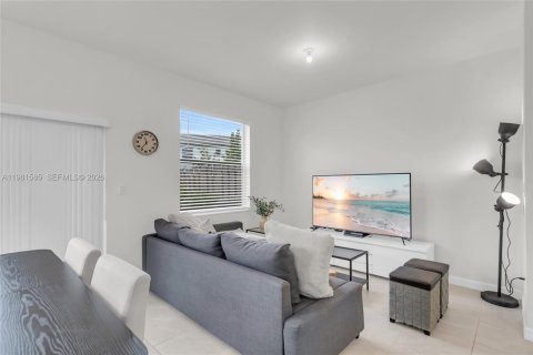 Купить виллу или дом в Хомстед, Флорида 3 спальни, 143.53м2, № 2043583 - фото 12