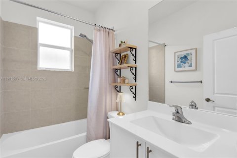 Купить виллу или дом в Хомстед, Флорида 3 спальни, 143.53м2, № 2043583 - фото 19