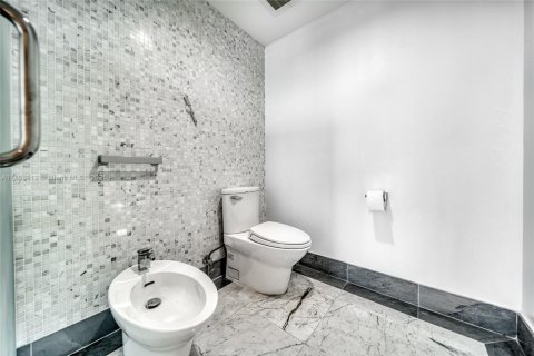 Condominio en venta en Miami, Florida, 1 dormitorio, 76.37 m2 № 1891749 - foto 12