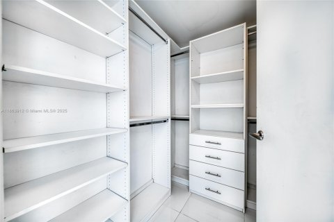 Condominio en venta en Miami, Florida, 1 dormitorio, 76.37 m2 № 1891749 - foto 13