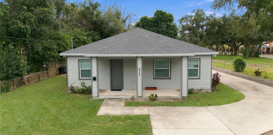 Commercial property in Bradenton, Florida 245.26 sq.m. № 2402876