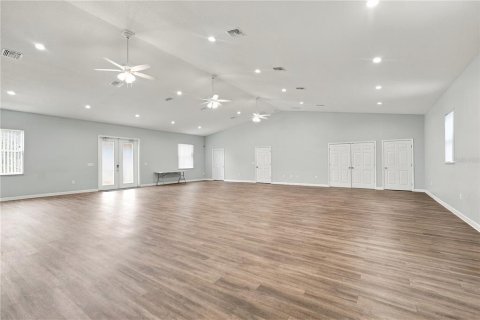 Commercial property in Bradenton, Florida 245.26 sq.m. № 2402876 - photo 10