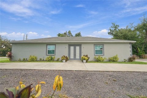 Commercial property in Bradenton, Florida 245.26 sq.m. № 2402876 - photo 4
