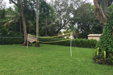 Casa en venta en Miami Springs, Florida, 5 dormitorios, 149.2 m2 № 1790326 - foto 6
