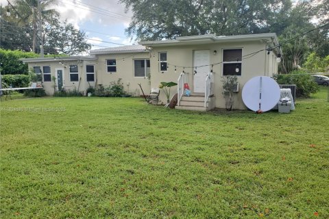 Casa en venta en Miami Springs, Florida, 5 dormitorios, 149.2 m2 № 1790326 - foto 2