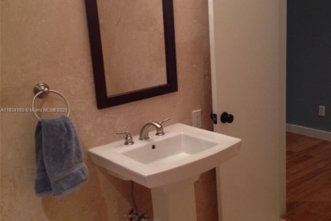 Casa en venta en Miami Springs, Florida, 5 dormitorios, 149.2 m2 № 1790326 - foto 13