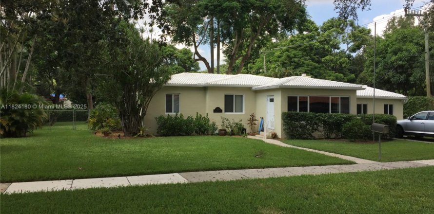 Casa en Miami Springs, Florida 5 dormitorios, 149.2 m2 № 1790326
