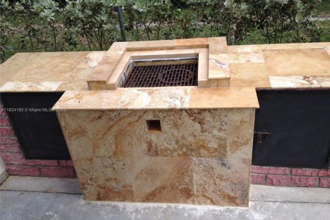 Casa en venta en Miami Springs, Florida, 5 dormitorios, 149.2 m2 № 1790326 - foto 9