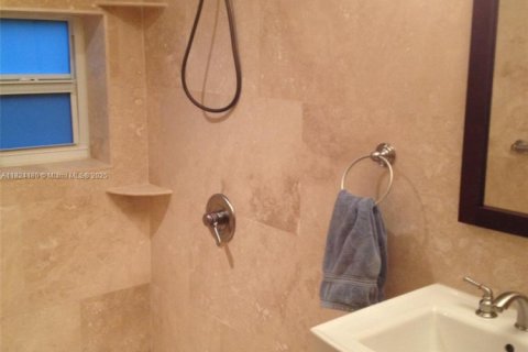 Casa en venta en Miami Springs, Florida, 5 dormitorios, 149.2 m2 № 1790326 - foto 14