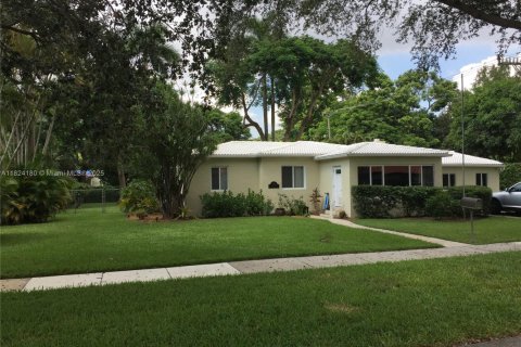 Casa en venta en Miami Springs, Florida, 5 dormitorios, 149.2 m2 № 1790326 - foto 3