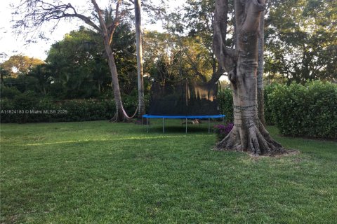 Casa en venta en Miami Springs, Florida, 5 dormitorios, 149.2 m2 № 1790326 - foto 8