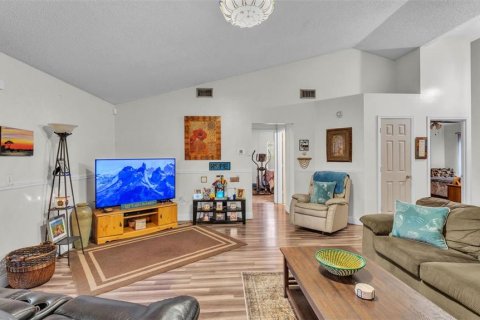House in Winter Haven, Florida 3 bedrooms, 104.89 sq.m. № 1824990 - photo 6