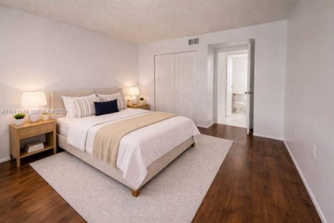 Condo in Deerfield Beach, Florida, 2 bedrooms № 2152735 - photo 6