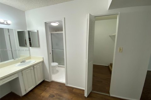 Condo in Deerfield Beach, Florida, 2 bedrooms № 2152735 - photo 9