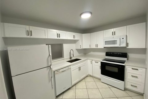 Condo in Deerfield Beach, Florida, 2 bedrooms № 2152735 - photo 3