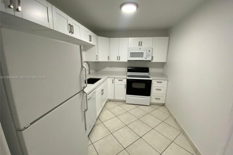 Condo in Deerfield Beach, Florida, 2 bedrooms № 2152735 - photo 4