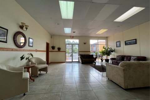 Condo in Deerfield Beach, Florida, 2 bedrooms № 2152735 - photo 16