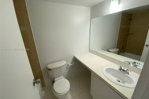 Condo in Deerfield Beach, Florida, 2 bedrooms № 2152735 - photo 10