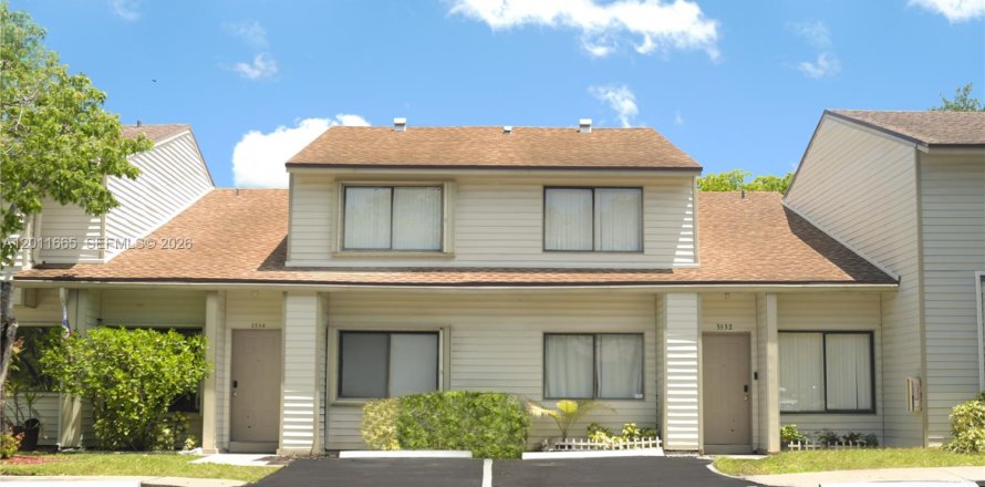 Villa ou maison à Sunrise, Floride 3 chambres, 139.35 m2 № 2076543