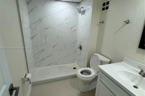 Condo in Tamarac, Florida, 2 bedrooms  № 1933725 - photo 8