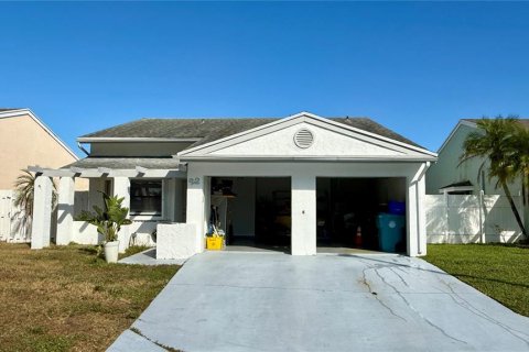 House in Boynton Beach, Florida 3 bedrooms, 121.42 sq.m. № 2155231