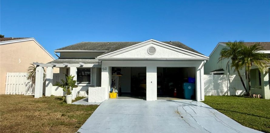 Villa ou maison à Boynton Beach, Floride 3 chambres, 121.42 m2 № 2155231