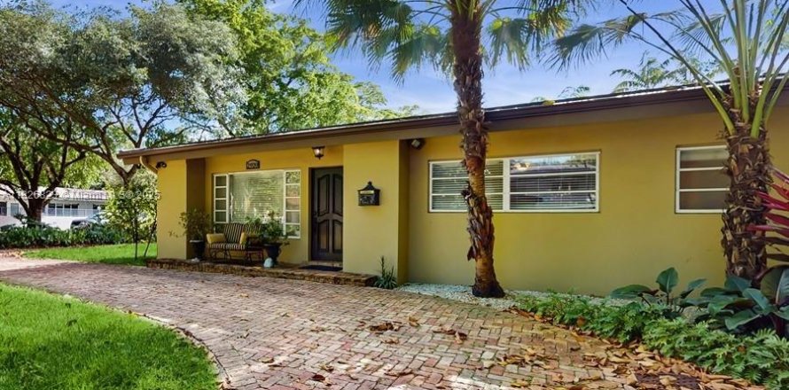 Villa ou maison à Coral Gables, Floride 6 chambres, 383.78 m2 № 1804352