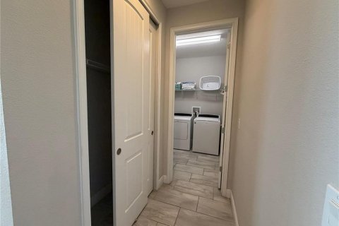 House in Kissimmee, Florida 5 bedrooms, 271.37 sq.m. № 2166035 - photo 17