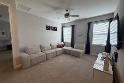 House in Kissimmee, Florida 5 bedrooms, 271.37 sq.m. № 2166035 - photo 19