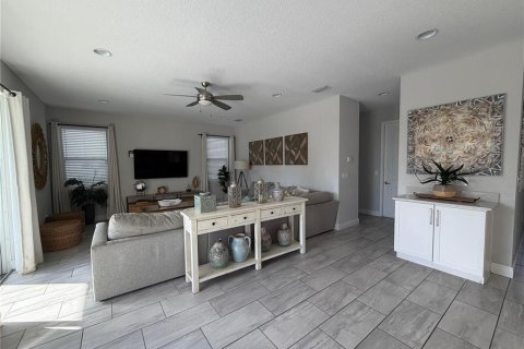 House in Kissimmee, Florida 5 bedrooms, 271.37 sq.m. № 2166035 - photo 13