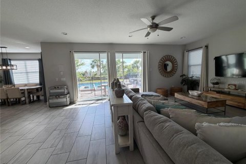 House in Kissimmee, Florida 5 bedrooms, 271.37 sq.m. № 2166035 - photo 14