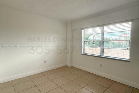 Apartamento en alquiler en Coral Gables, Florida, 2 dormitorios, 92.9 m2 № 1965482 - foto 3