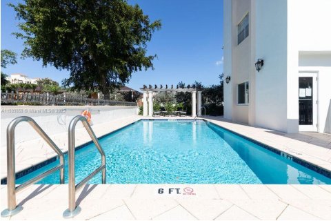 Apartamento en alquiler en Coral Gables, Florida, 2 dormitorios, 92.9 m2 № 1965482 - foto 15