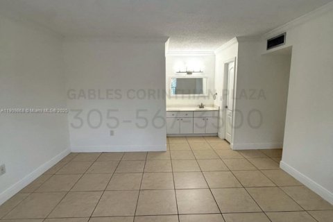 Apartamento en alquiler en Coral Gables, Florida, 2 dormitorios, 92.9 m2 № 1965482 - foto 8