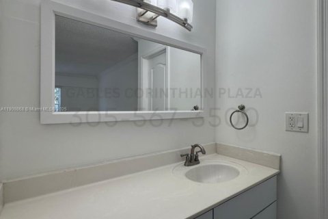 Apartamento en alquiler en Coral Gables, Florida, 2 dormitorios, 92.9 m2 № 1965482 - foto 11
